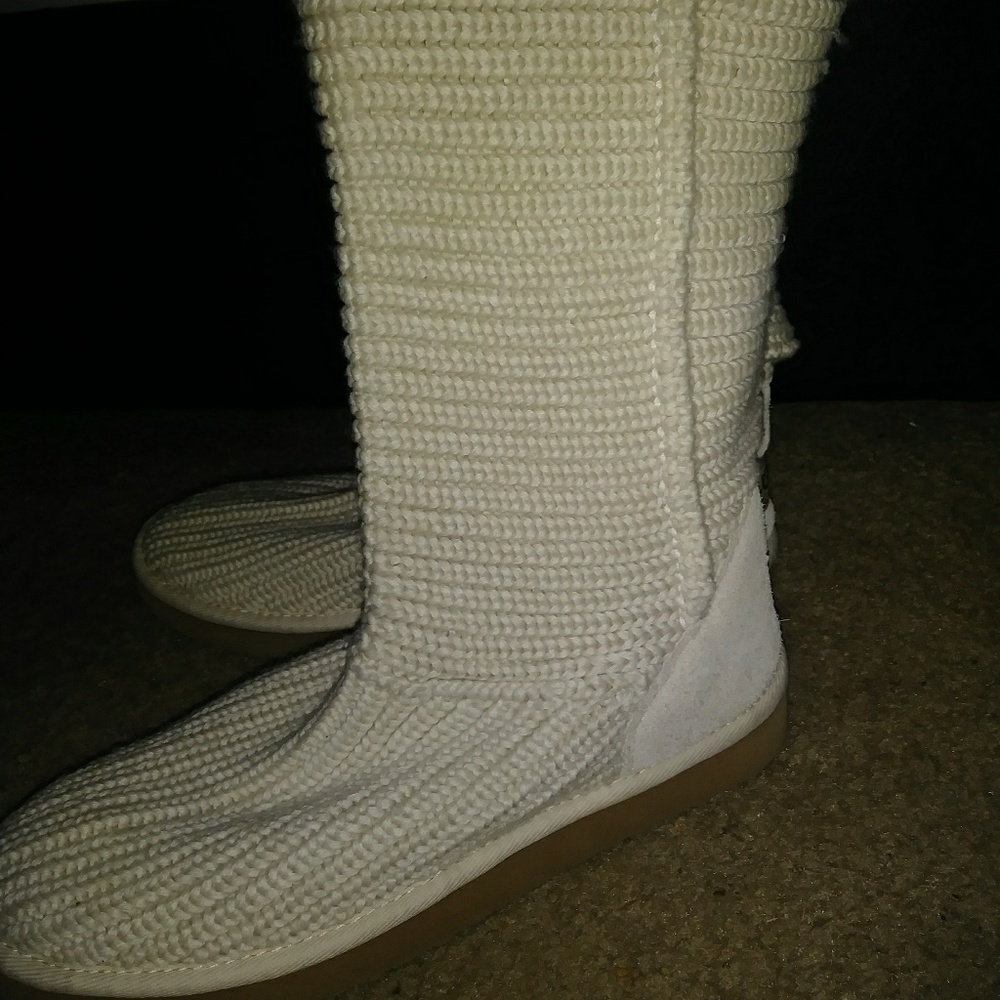 UGG